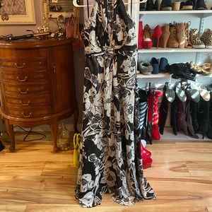 White House Black Market! EUC maxi dress!